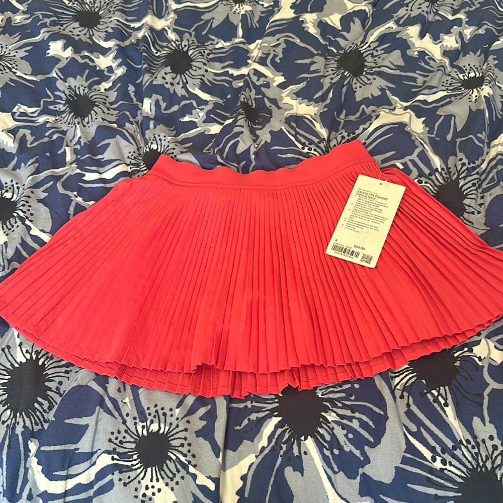 Lululemon pleated tennis skirt in hot pink. Size 4